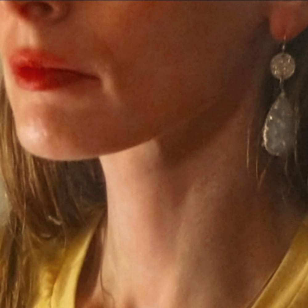 Influence GORGEOUS Grey Blue Diamond Cut Geode Druzy Gold Tone Dangle Earrings - Picture 9 of 10